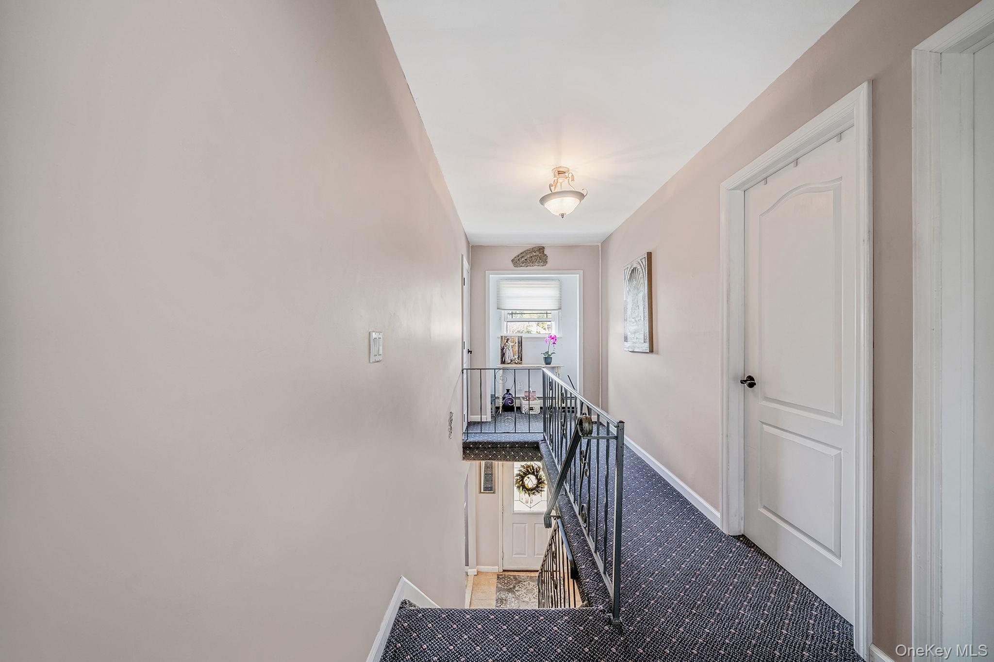 3 Knollwood Court, Holbrook, NY 11741