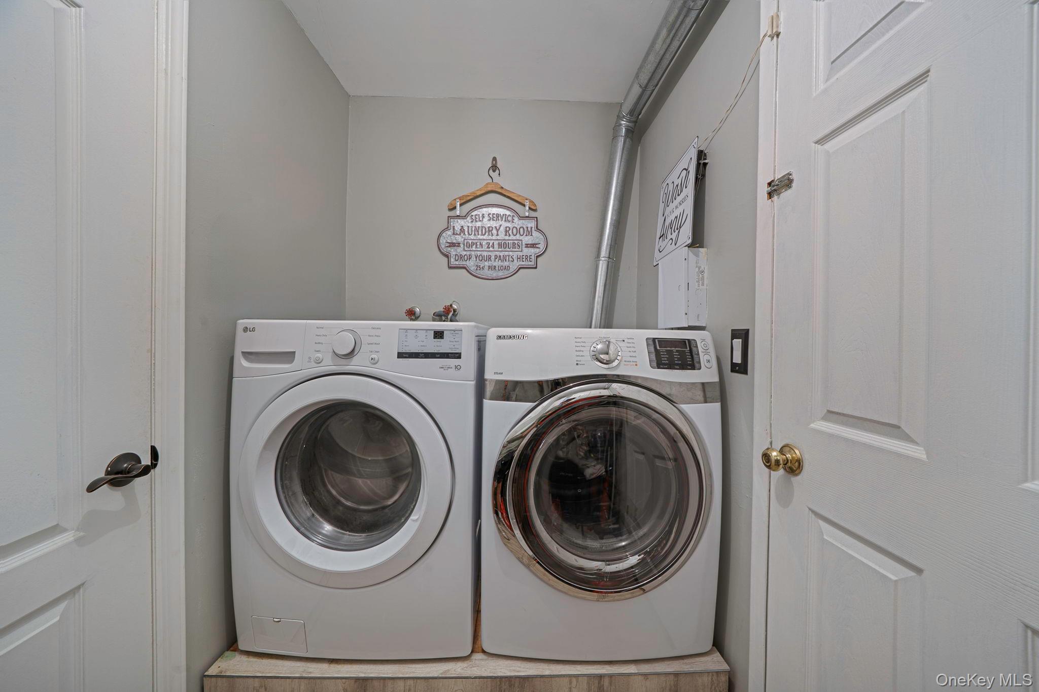 3 Knollwood Court, Holbrook, NY 11741