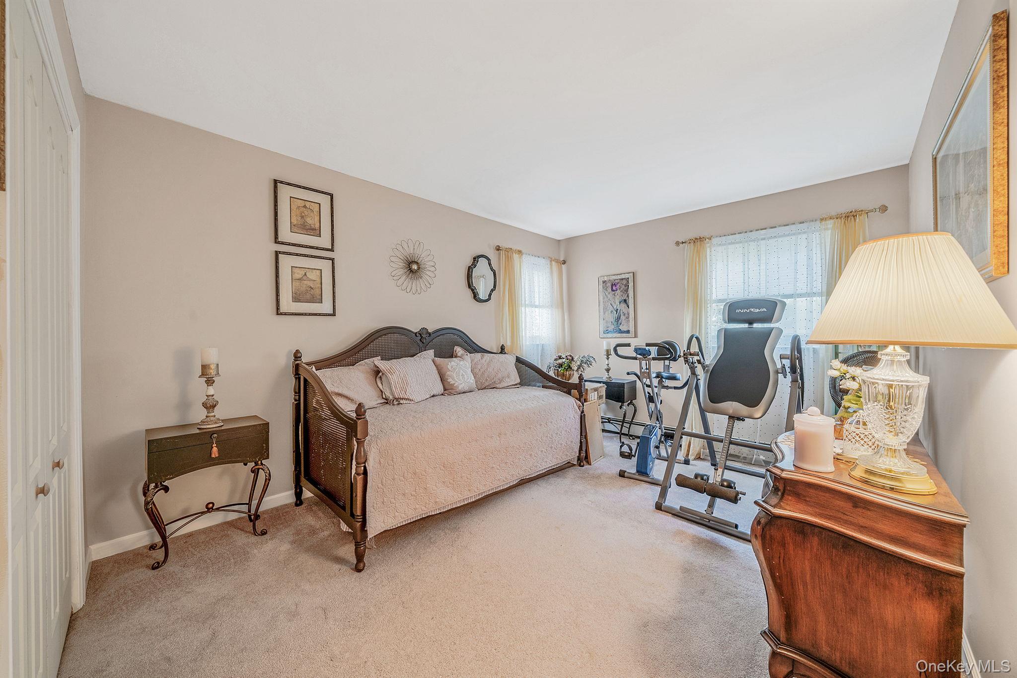 3 Knollwood Court, Holbrook, NY 11741