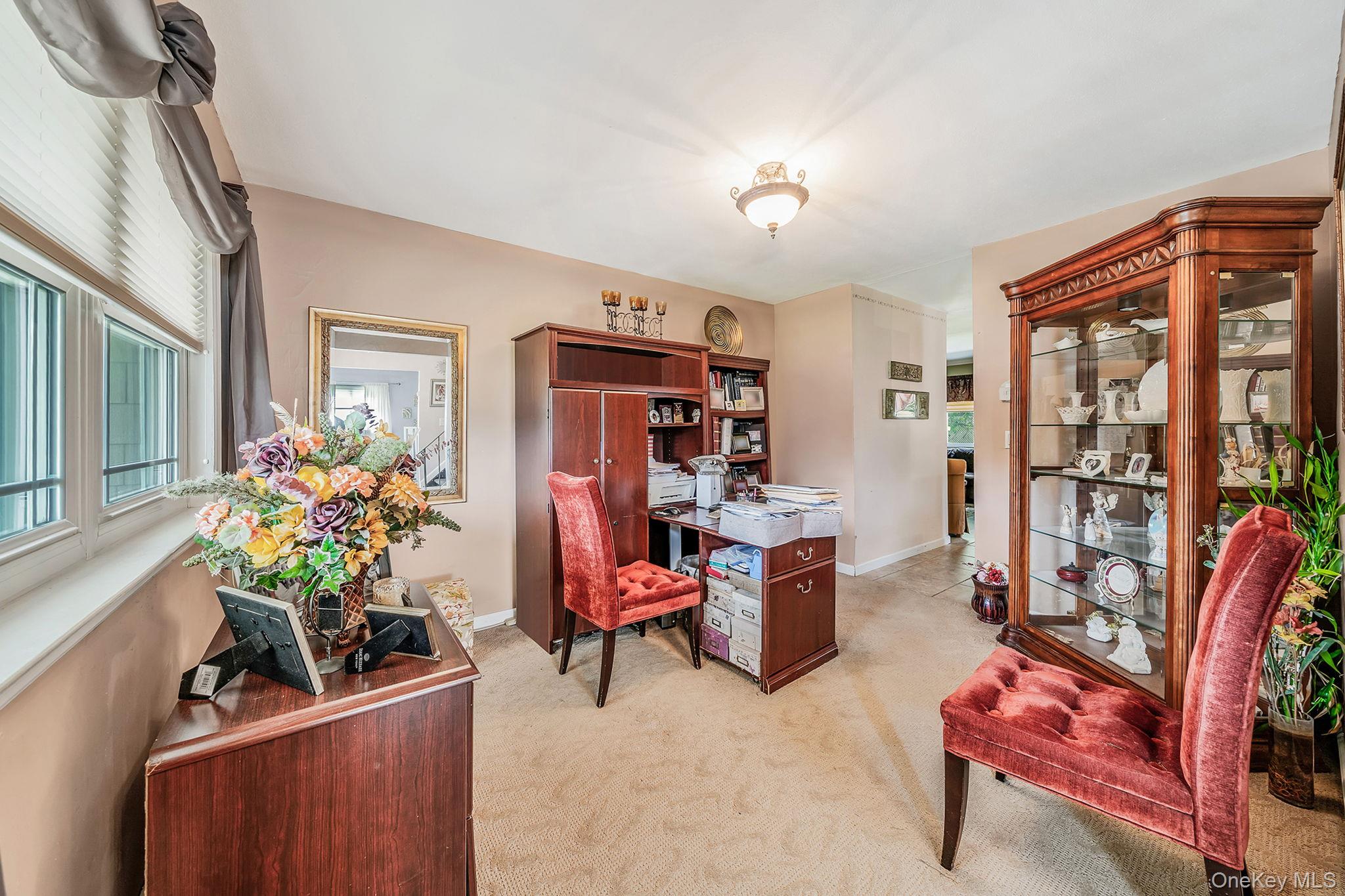 3 Knollwood Court, Holbrook, NY 11741