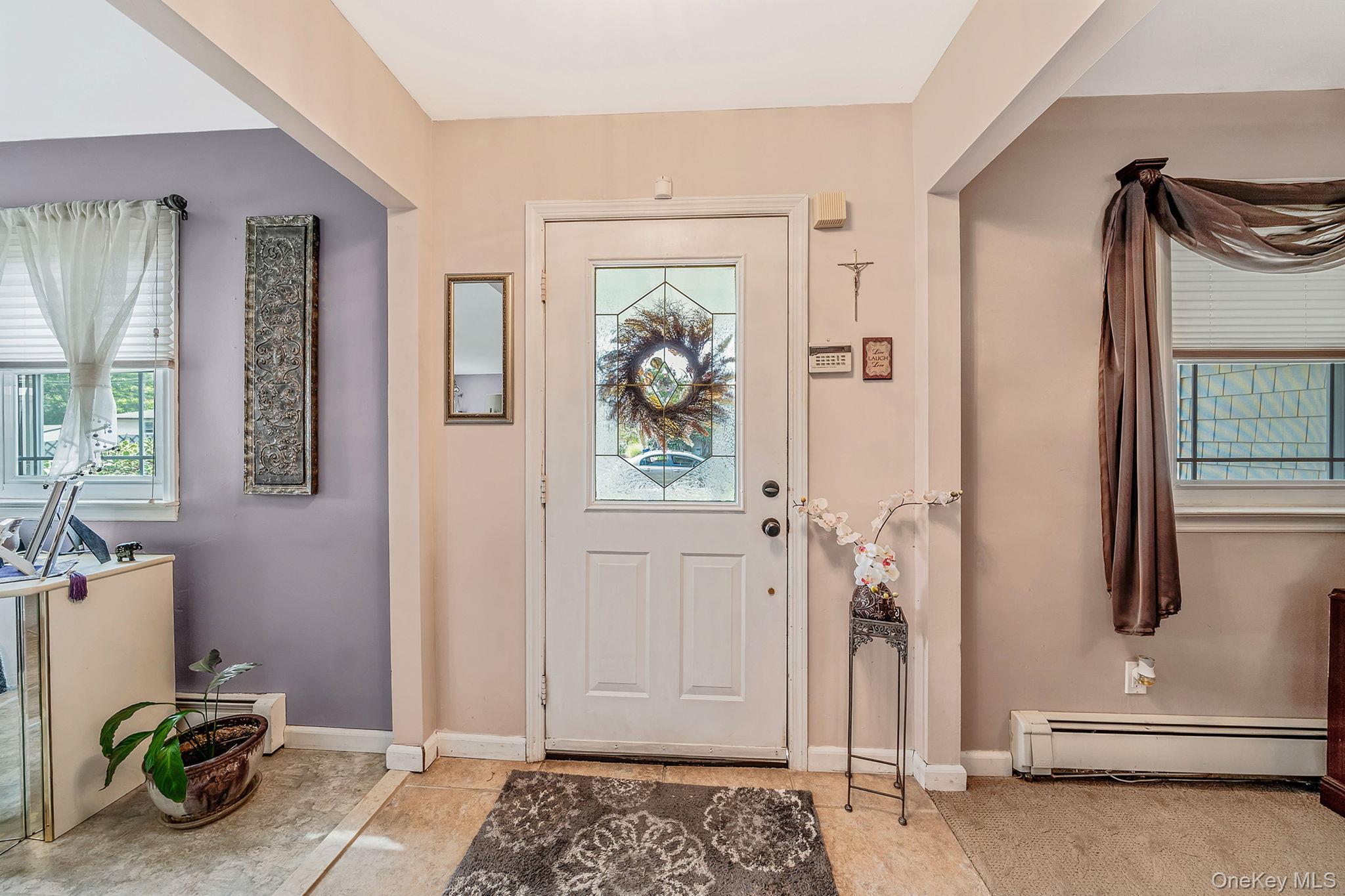 3 Knollwood Court, Holbrook, NY 11741