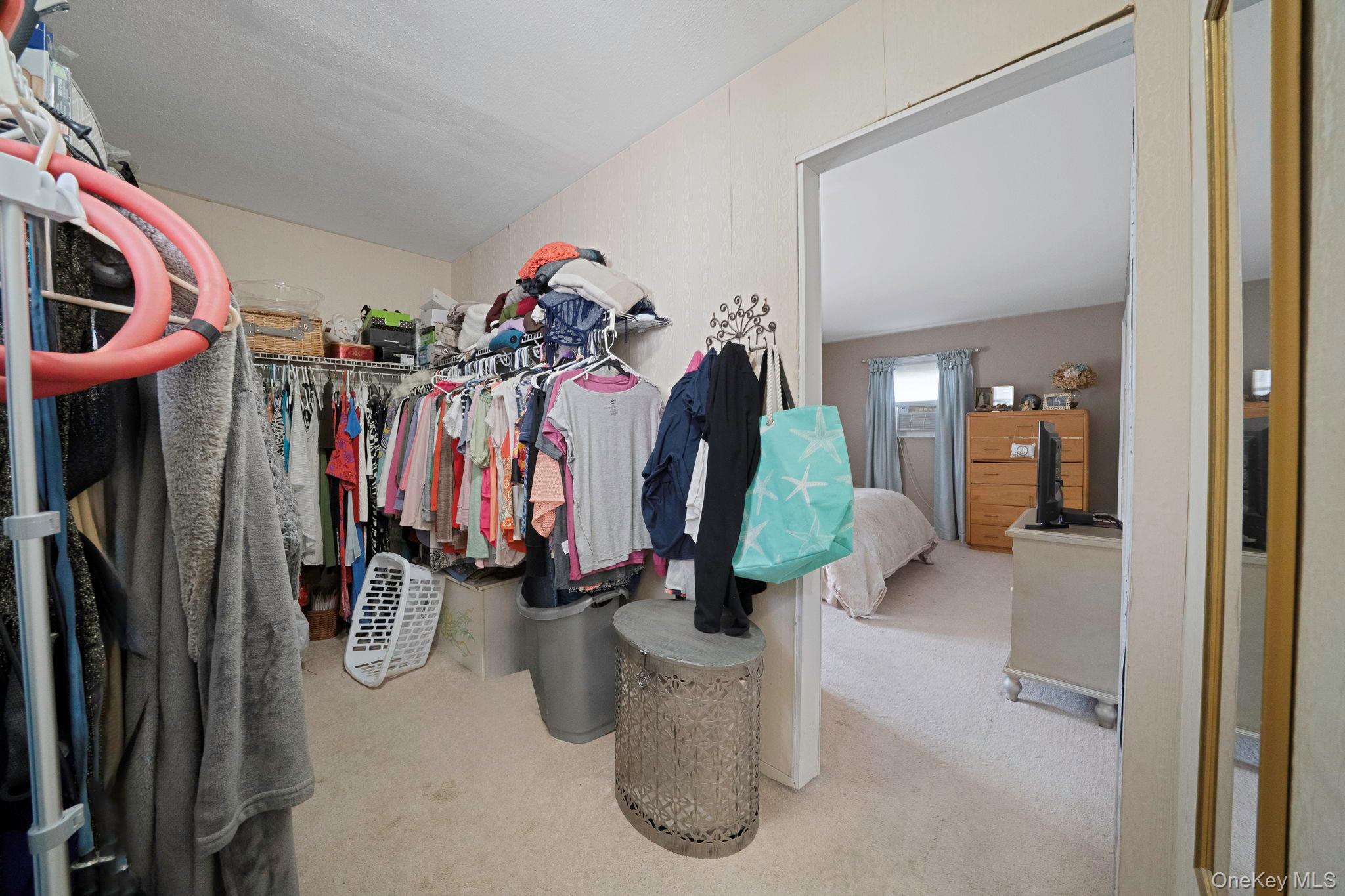 3 Knollwood Court, Holbrook, NY 11741