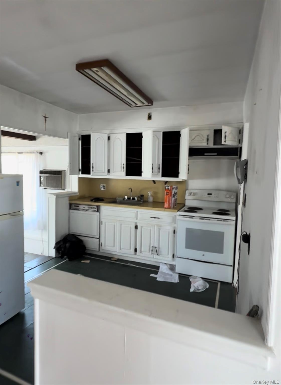 23 Park Circle, Mineola, NY 11501