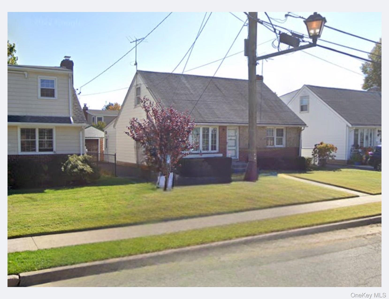 23 Park Circle, Mineola, NY 11501