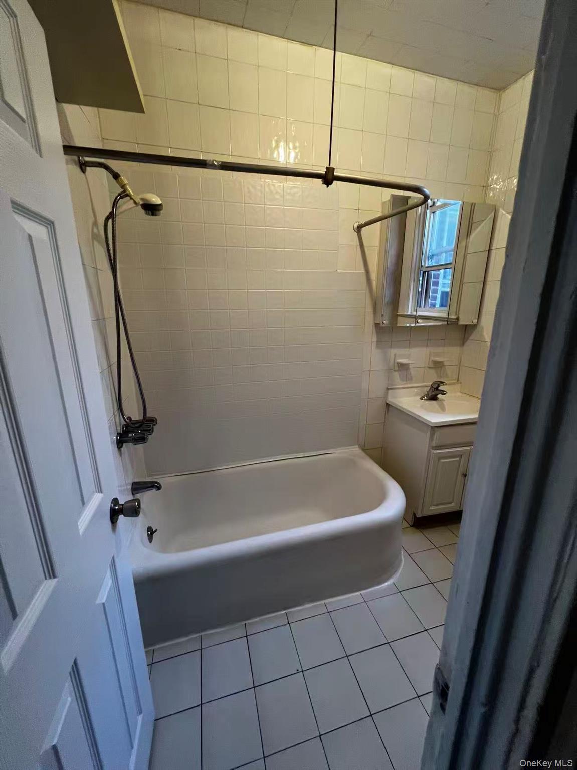 56-17 Metropolitan Avenue, Ridgewood, NY 11385