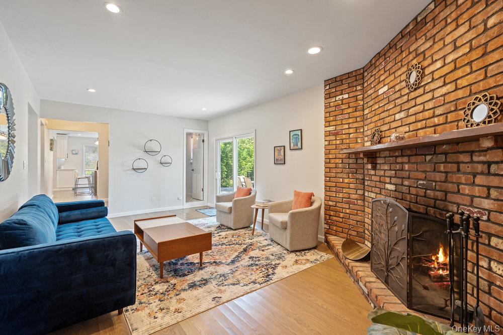 12 Aron Drive, Woodbury, NY 11797