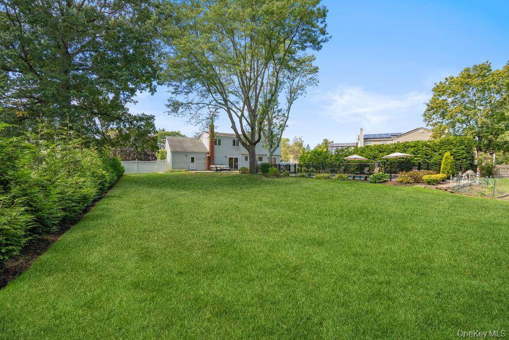 12 Aron Drive, Woodbury, NY 11797