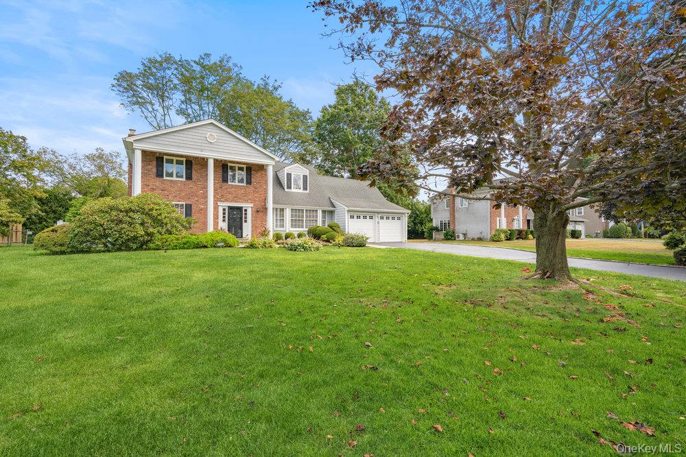 12 Aron Drive, Woodbury, NY 11797