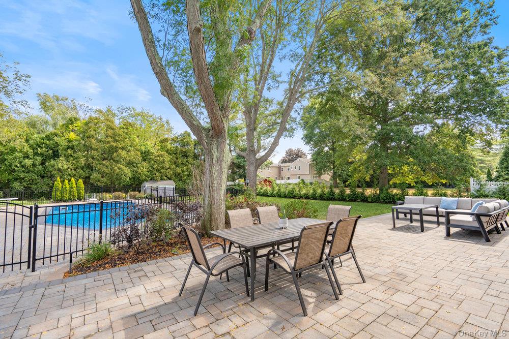 12 Aron Drive, Woodbury, NY 11797