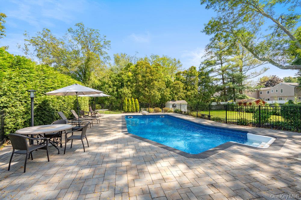 12 Aron Drive, Woodbury, NY 11797