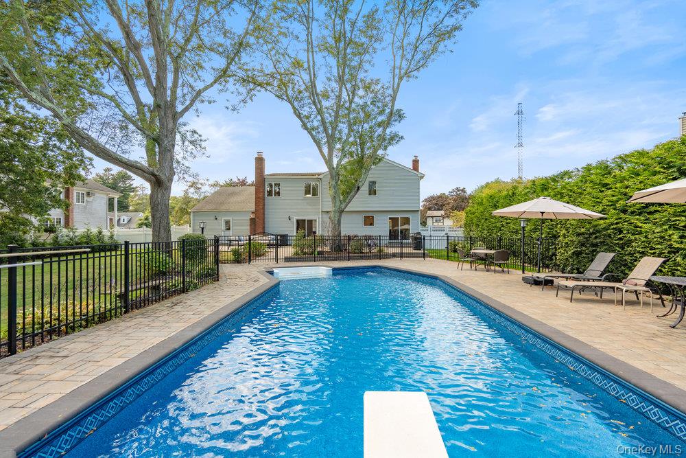 12 Aron Drive, Woodbury, NY 11797