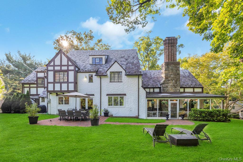 65 Clover Drive, Great Neck, NY 11021