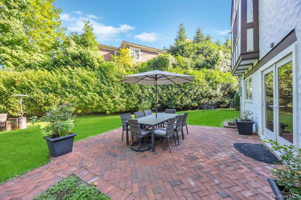 65 Clover Drive, Great Neck, NY 11021