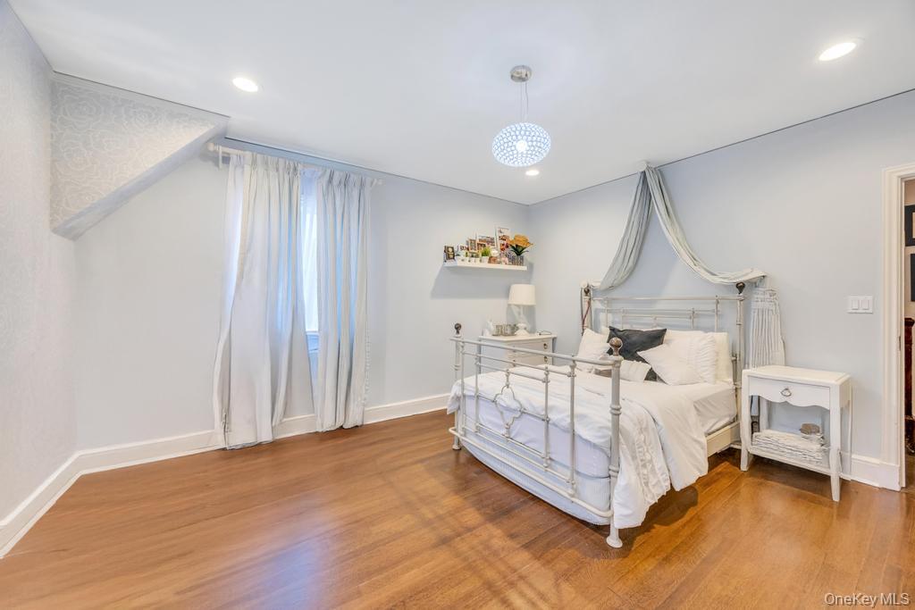 65 Clover Drive, Great Neck, NY 11021