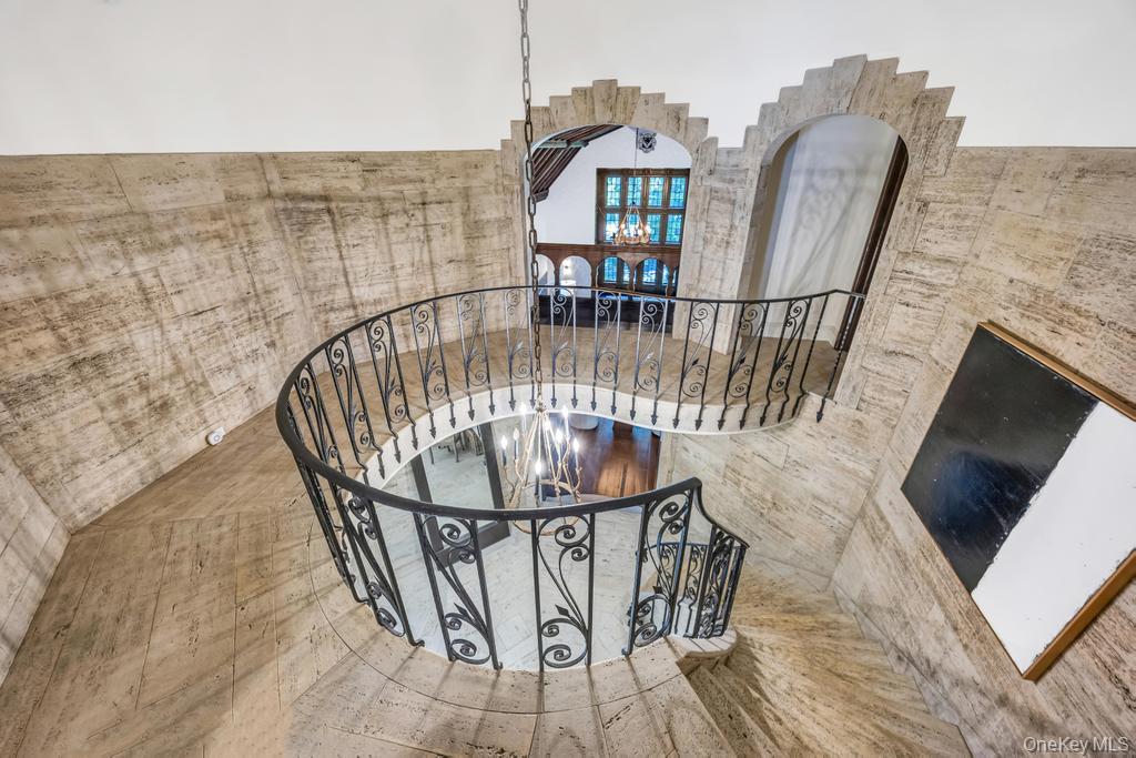 65 Clover Drive, Great Neck, NY 11021