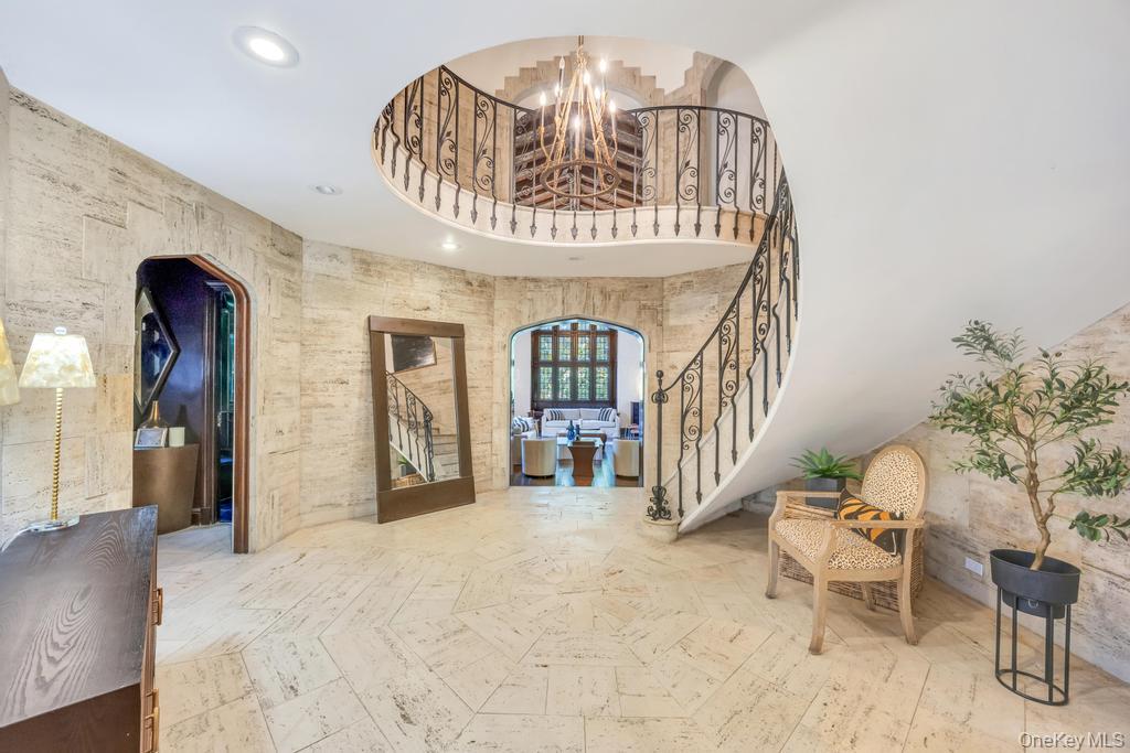 65 Clover Drive, Great Neck, NY 11021