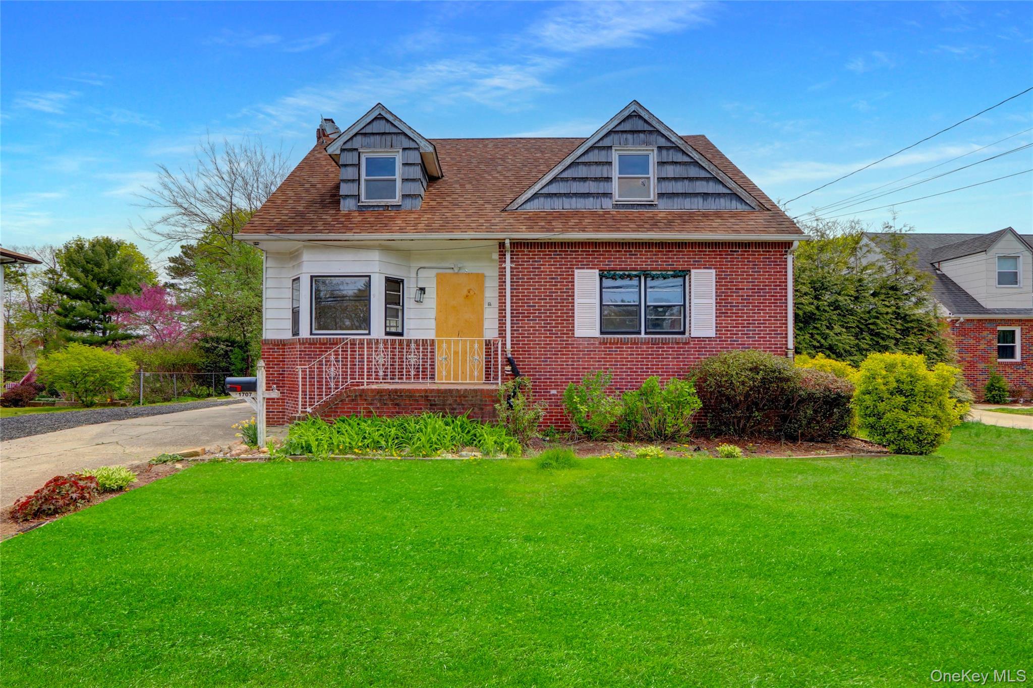 1707 N Gardiner Drive, Bay Shore, NY 11706