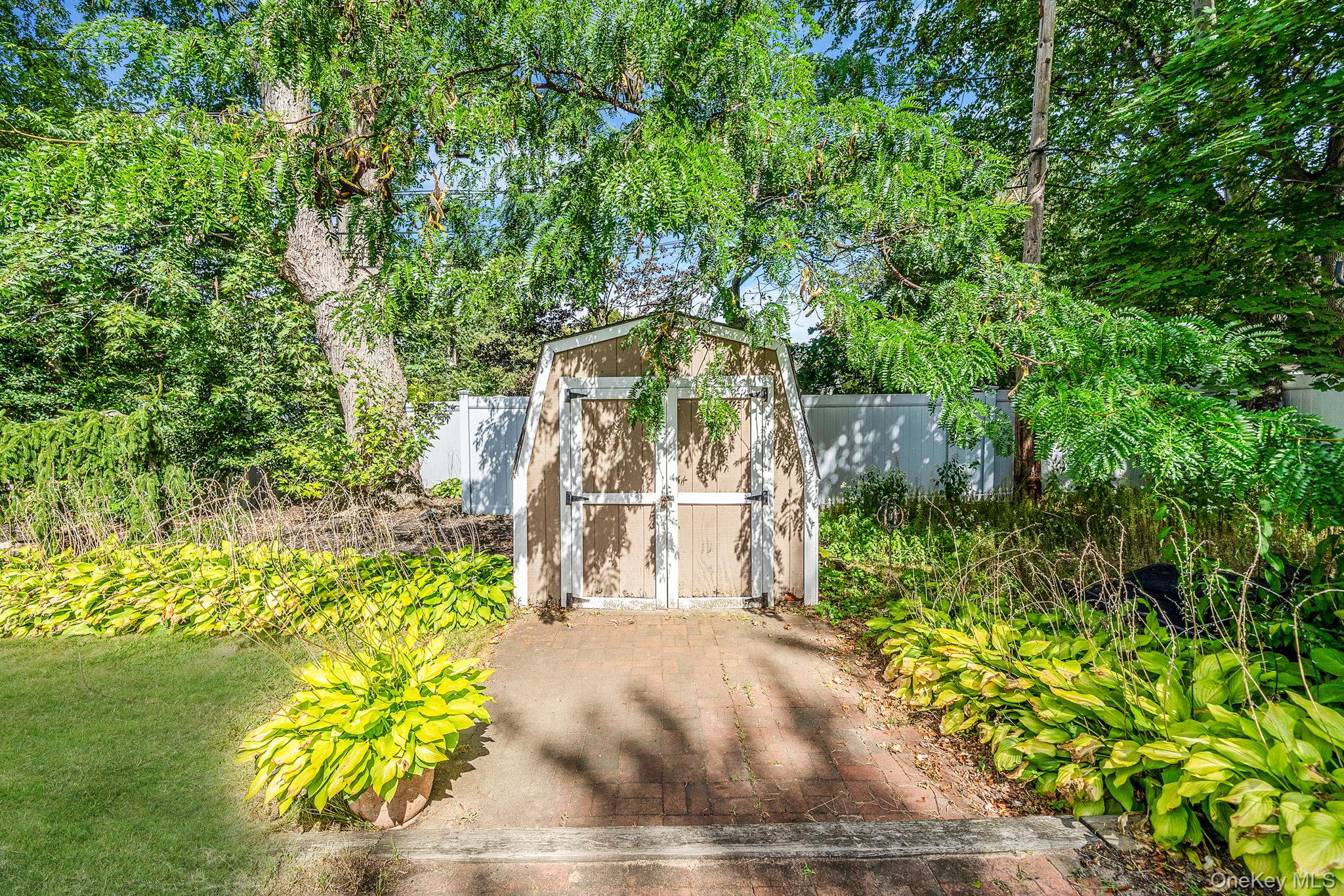 3 Bowen Place, Stony Brook, NY 11790