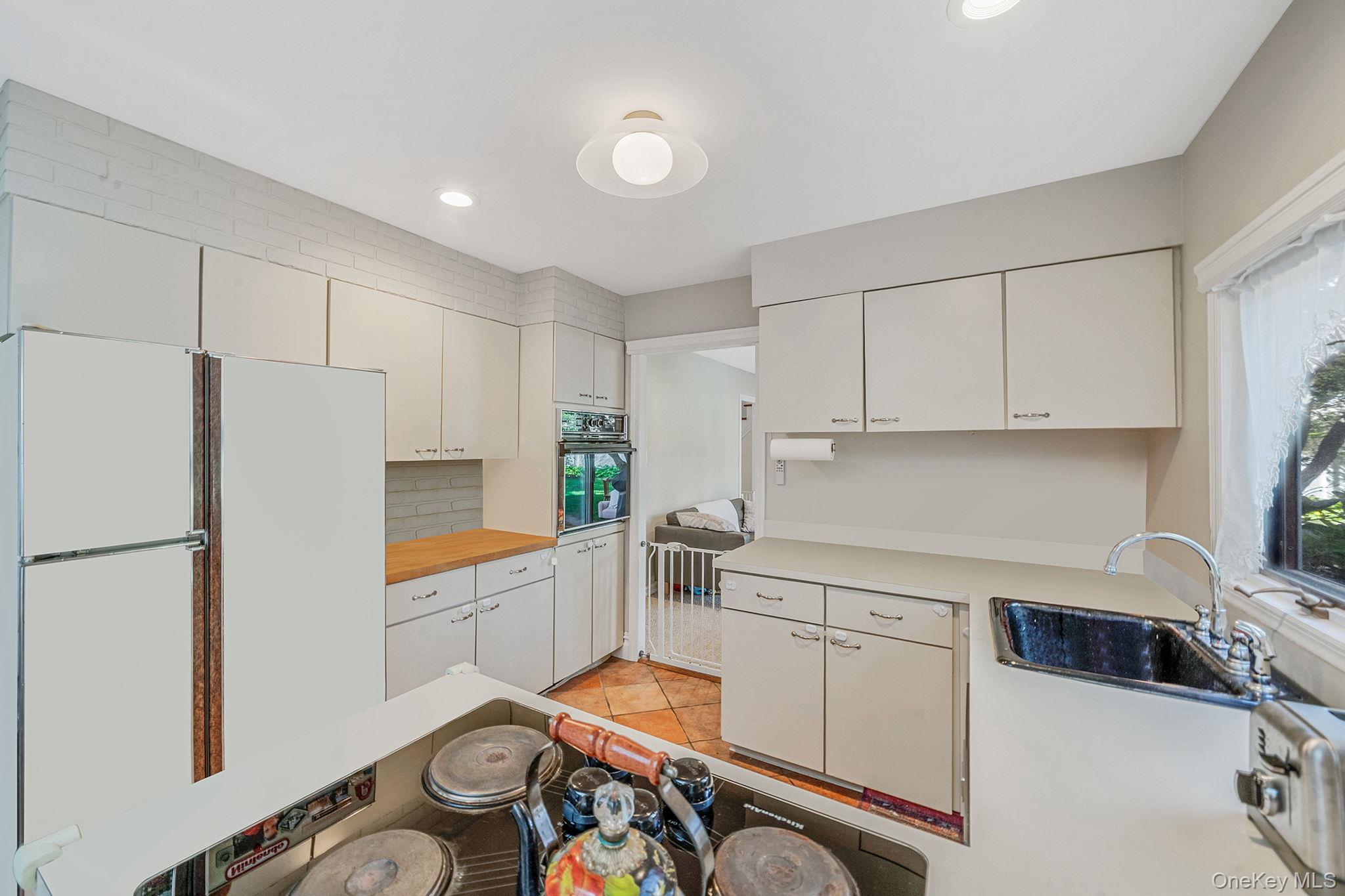 3 Bowen Place, Stony Brook, NY 11790