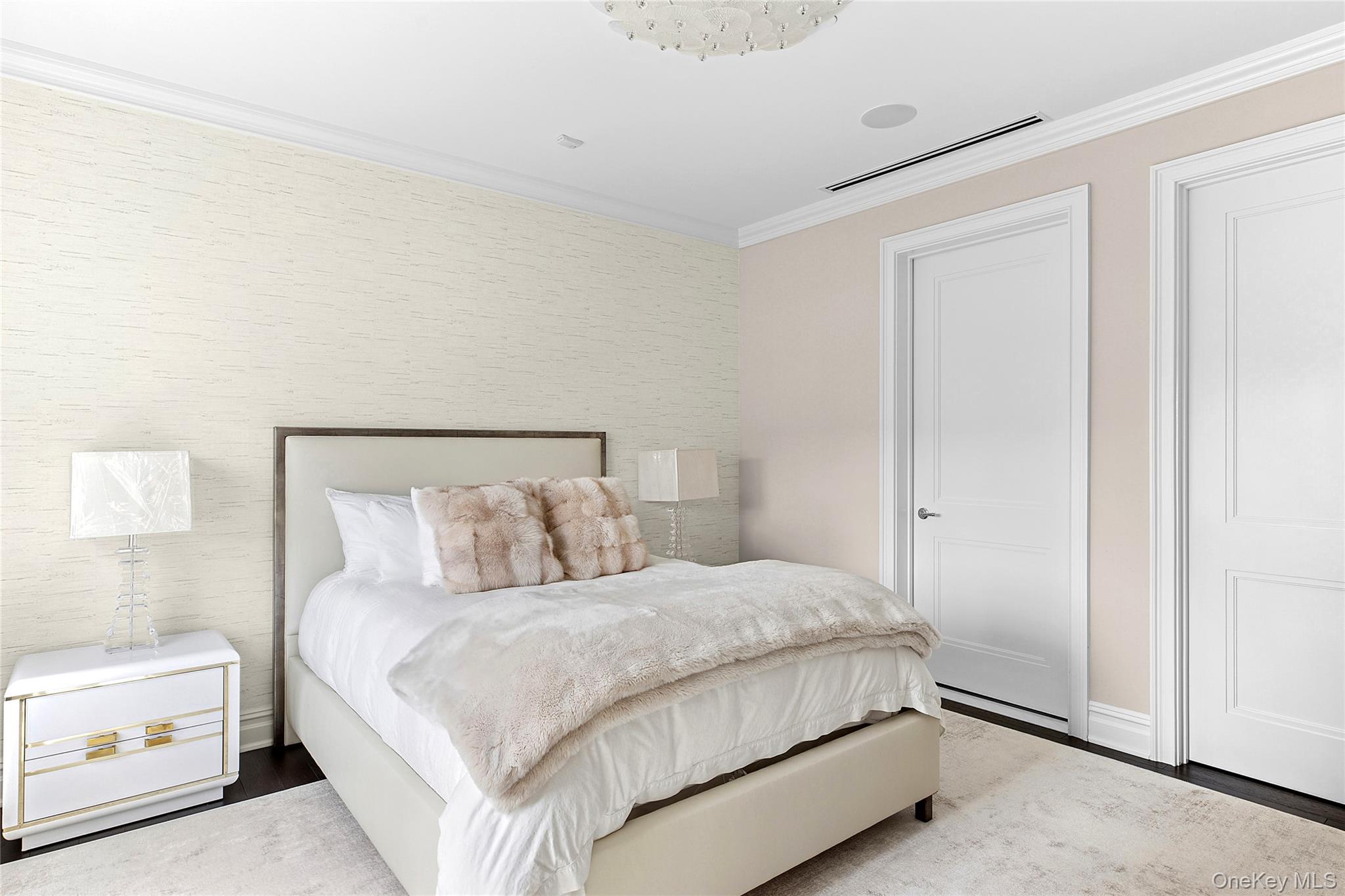 6000 Royal Court # 6012, North Hills, NY 11040