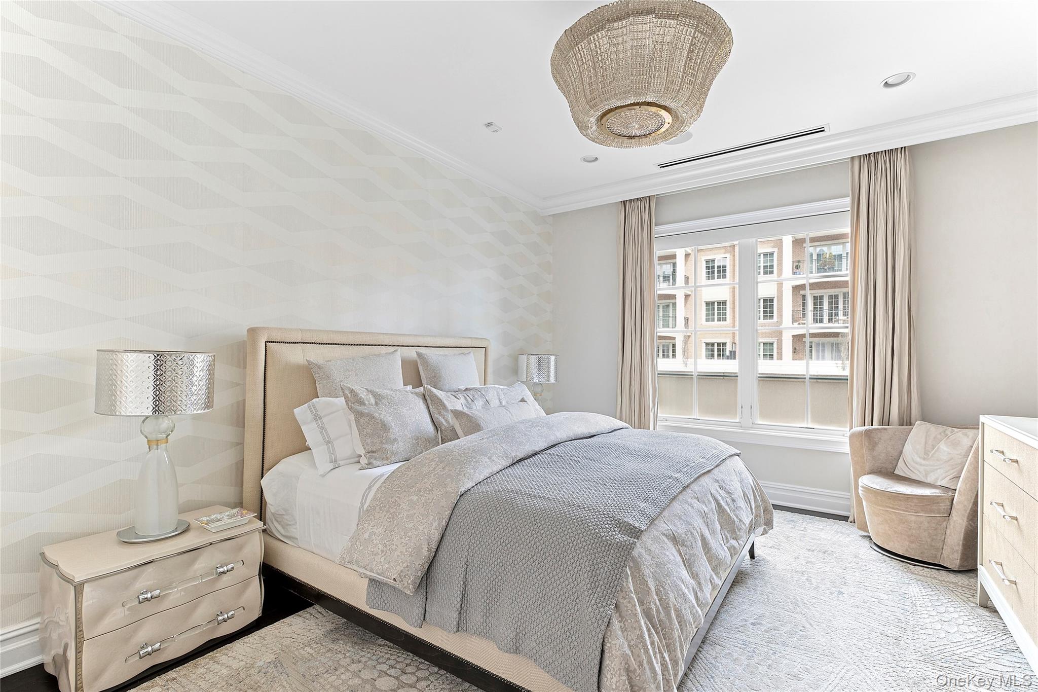 6000 Royal Court # 6012, North Hills, NY 11040