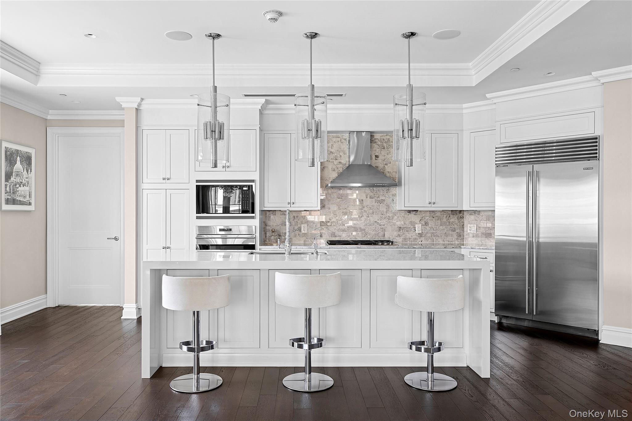 6000 Royal Court # 6012, North Hills, NY 11040