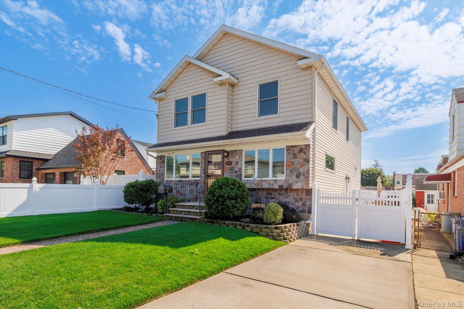 775 Roosevelt Street, Franklin Square, NY 11010