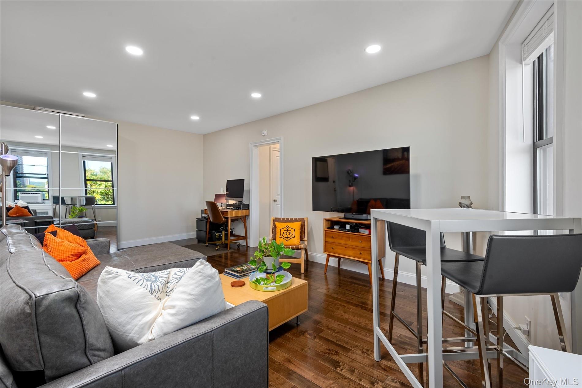 270 Seaman Avenue # D3, New York (Manhattan), NY 10034