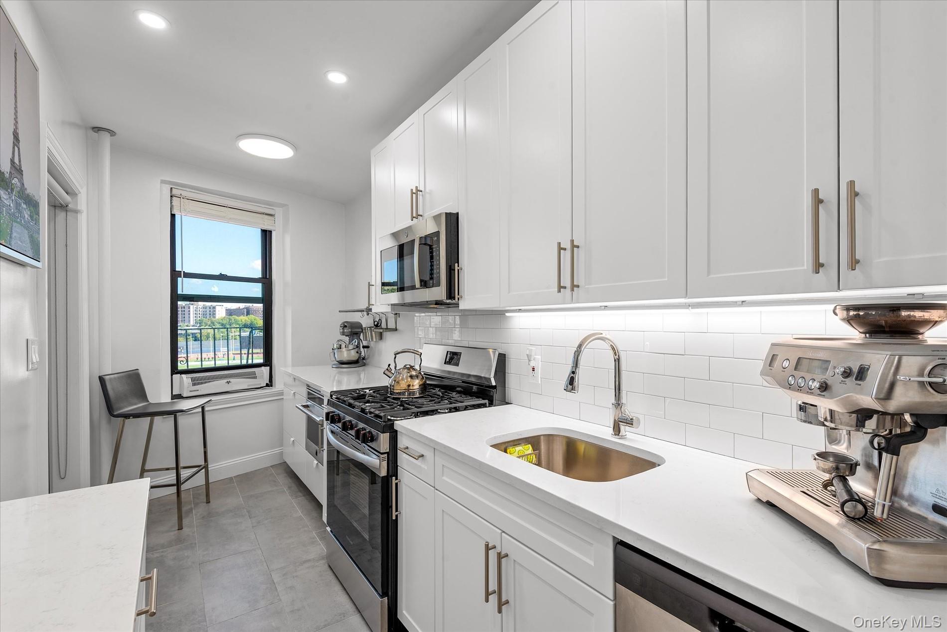 270 Seaman Avenue # D3, New York (Manhattan), NY 10034