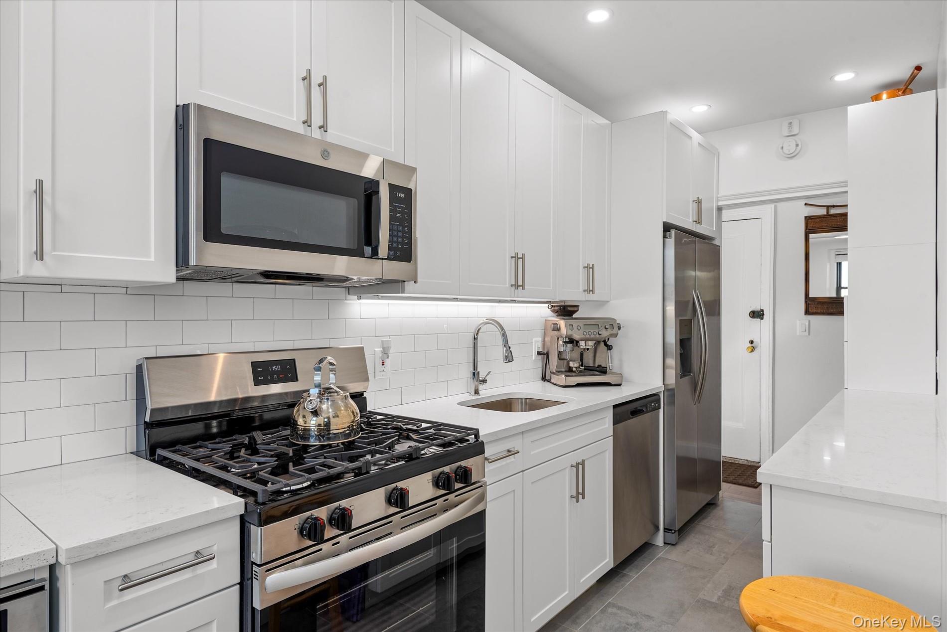 270 Seaman Avenue # D3, New York (Manhattan), NY 10034