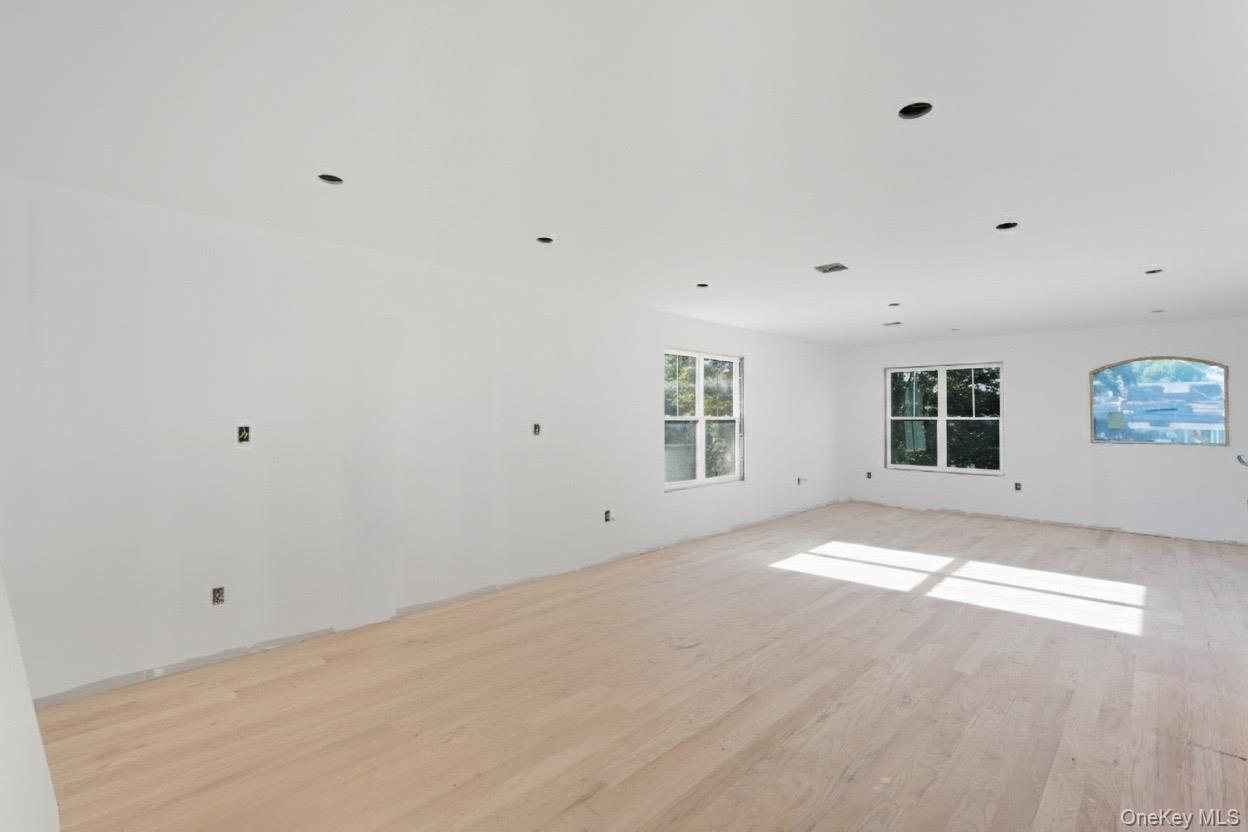 86 Moffitt Boulevard, Islip, NY 11751