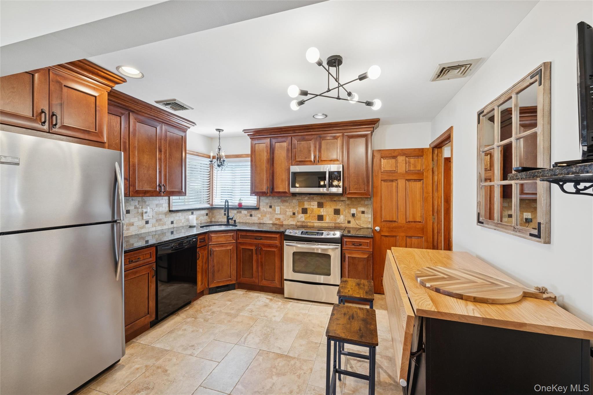 818 Palmetto Drive, Franklin Square, NY 11010