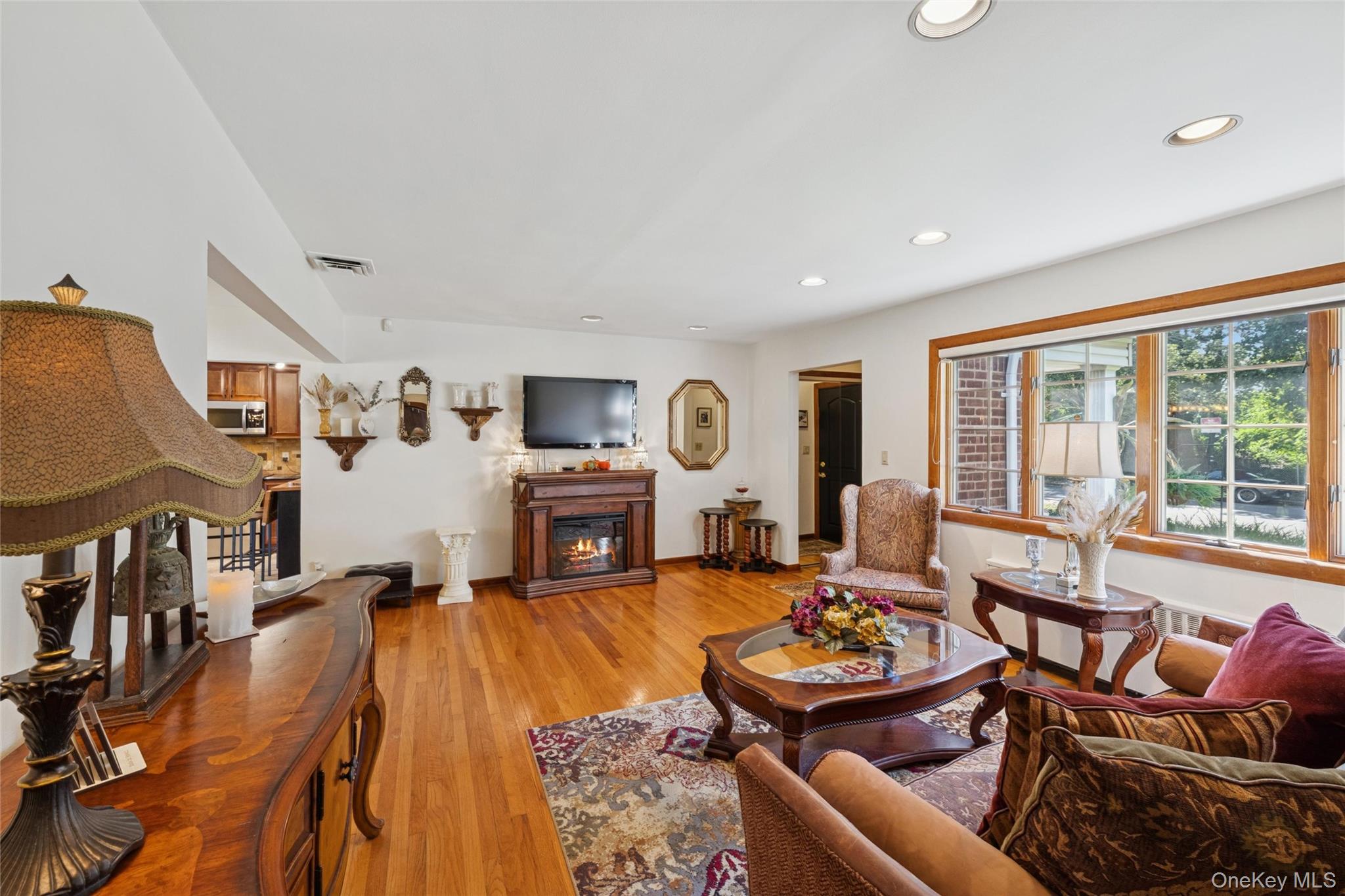 818 Palmetto Drive, Franklin Square, NY 11010