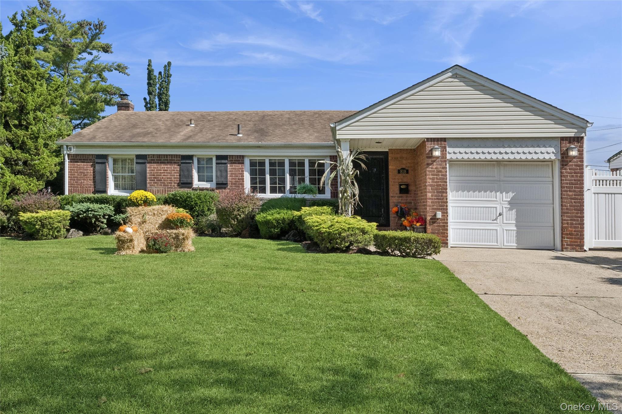 818 Palmetto Drive, Franklin Square, NY 11010