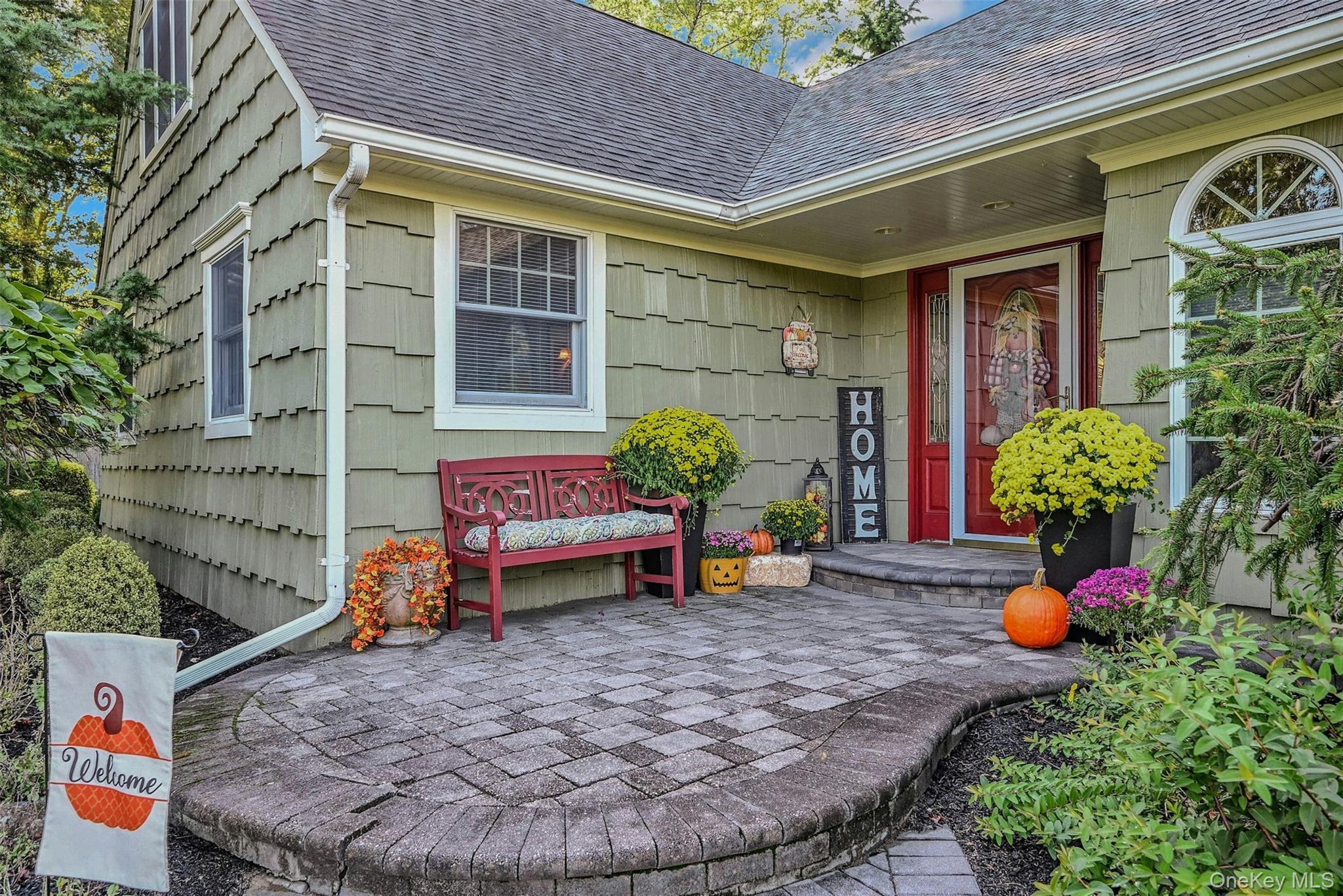 26 Sandpiper Lane, East Islip, NY 11730