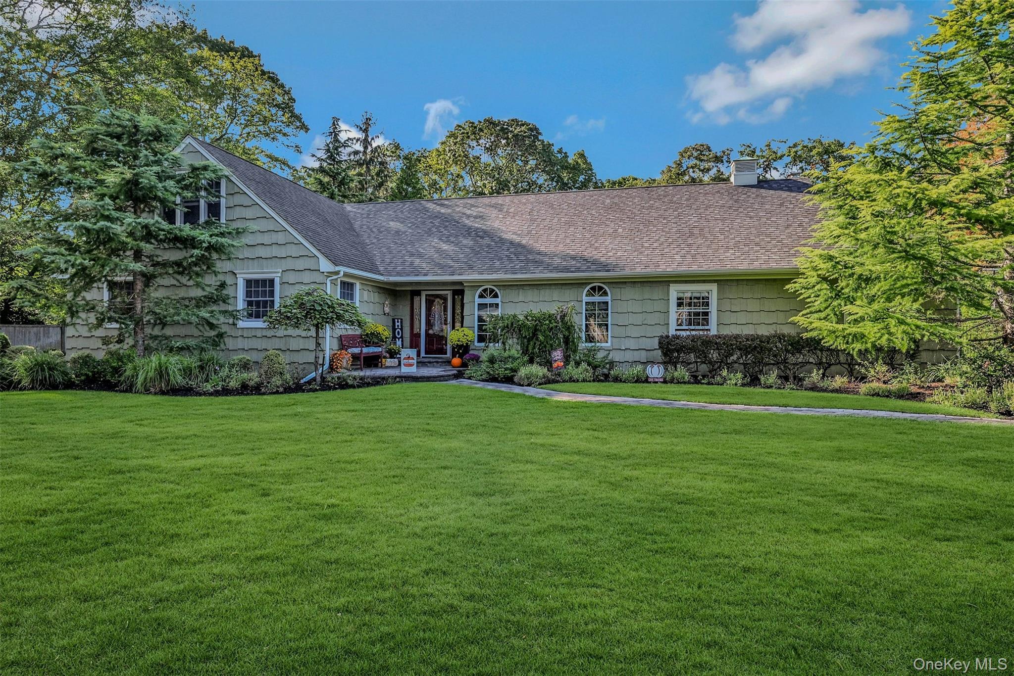 26 Sandpiper Lane, East Islip, NY 11730