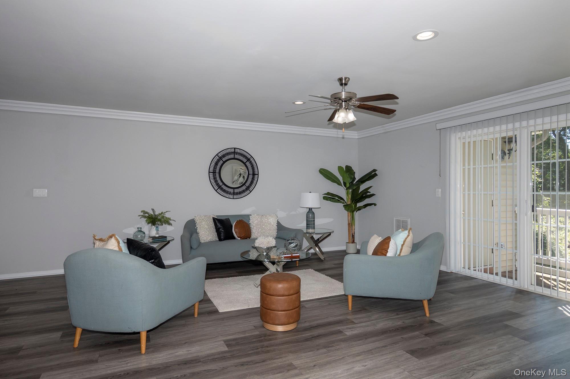 80 Overlook Drive # 80, Farmingville, NY 11738