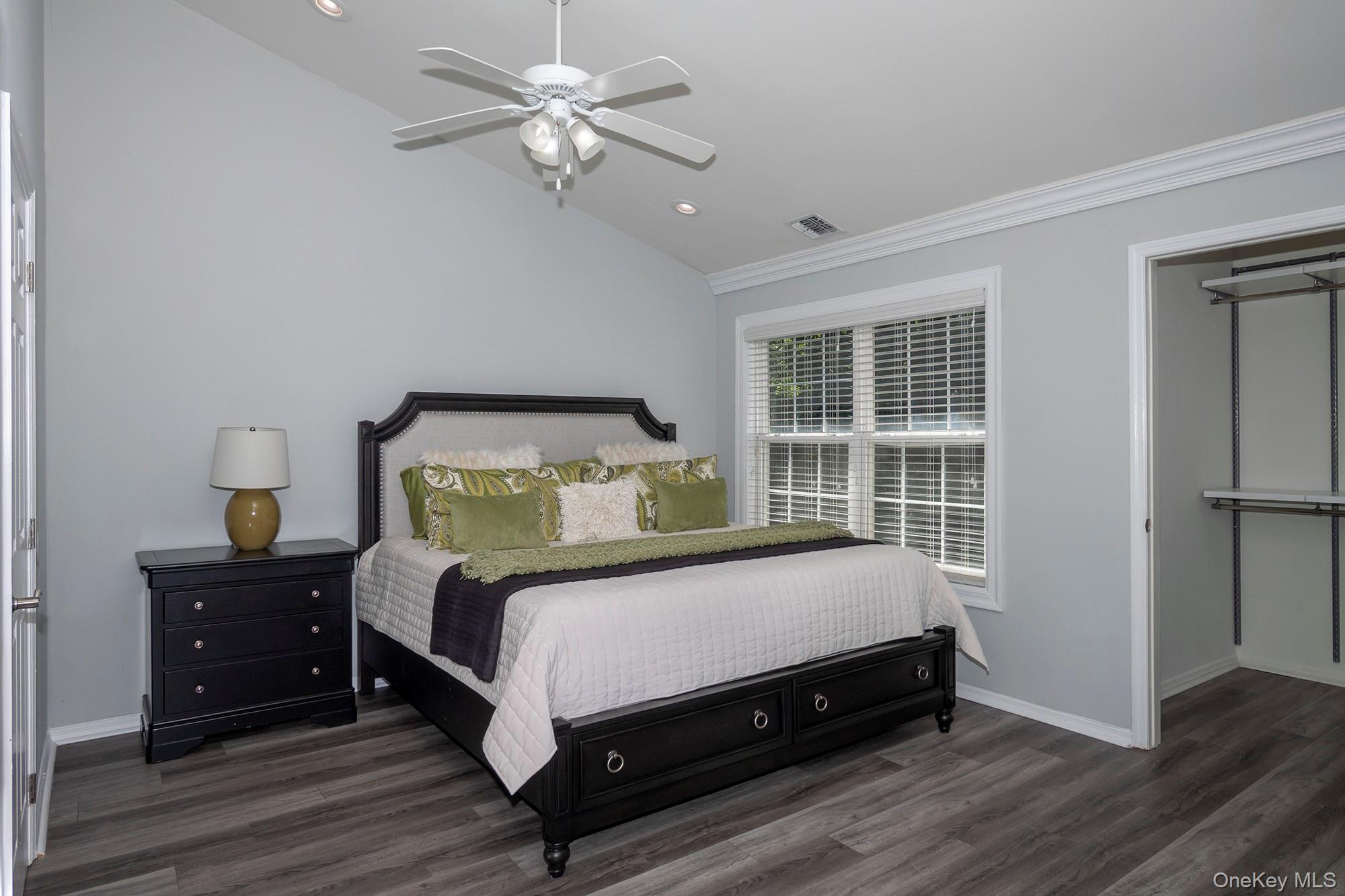 80 Overlook Drive # 80, Farmingville, NY 11738