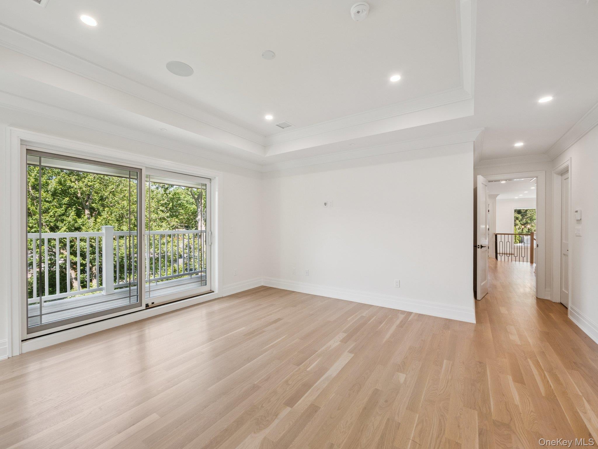 2 Arthur Place, Woodbury, NY 11797