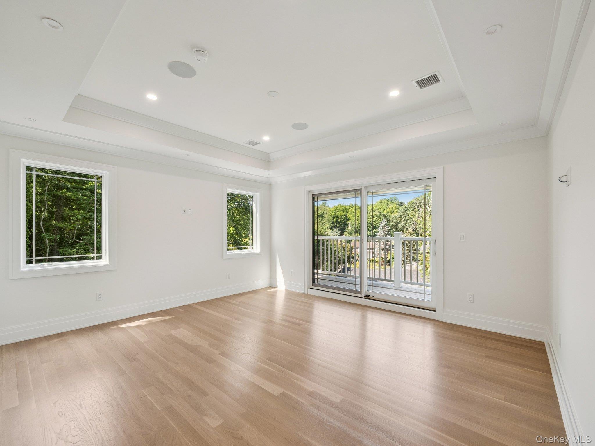 2 Arthur Place, Woodbury, NY 11797