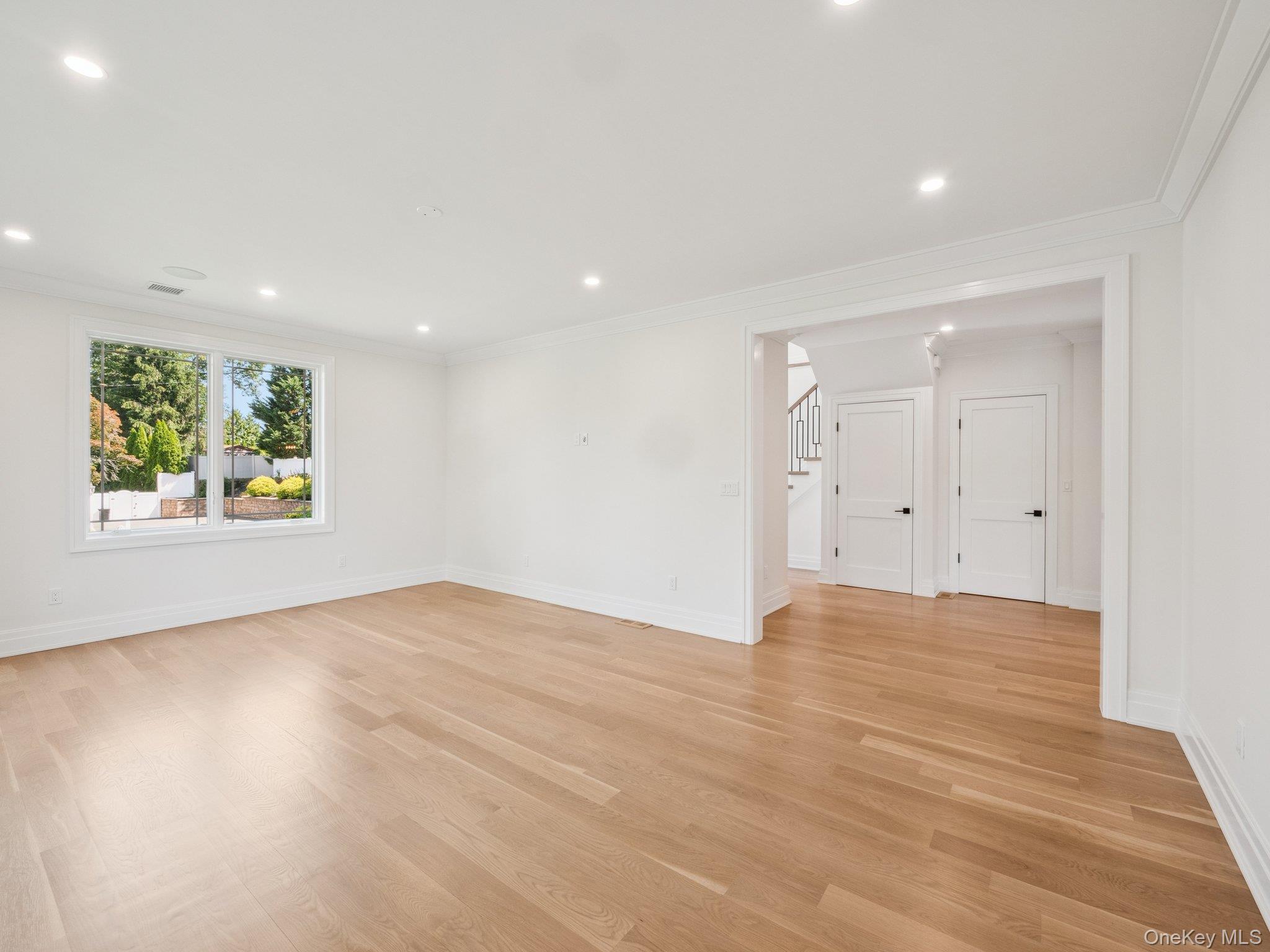 2 Arthur Place, Woodbury, NY 11797