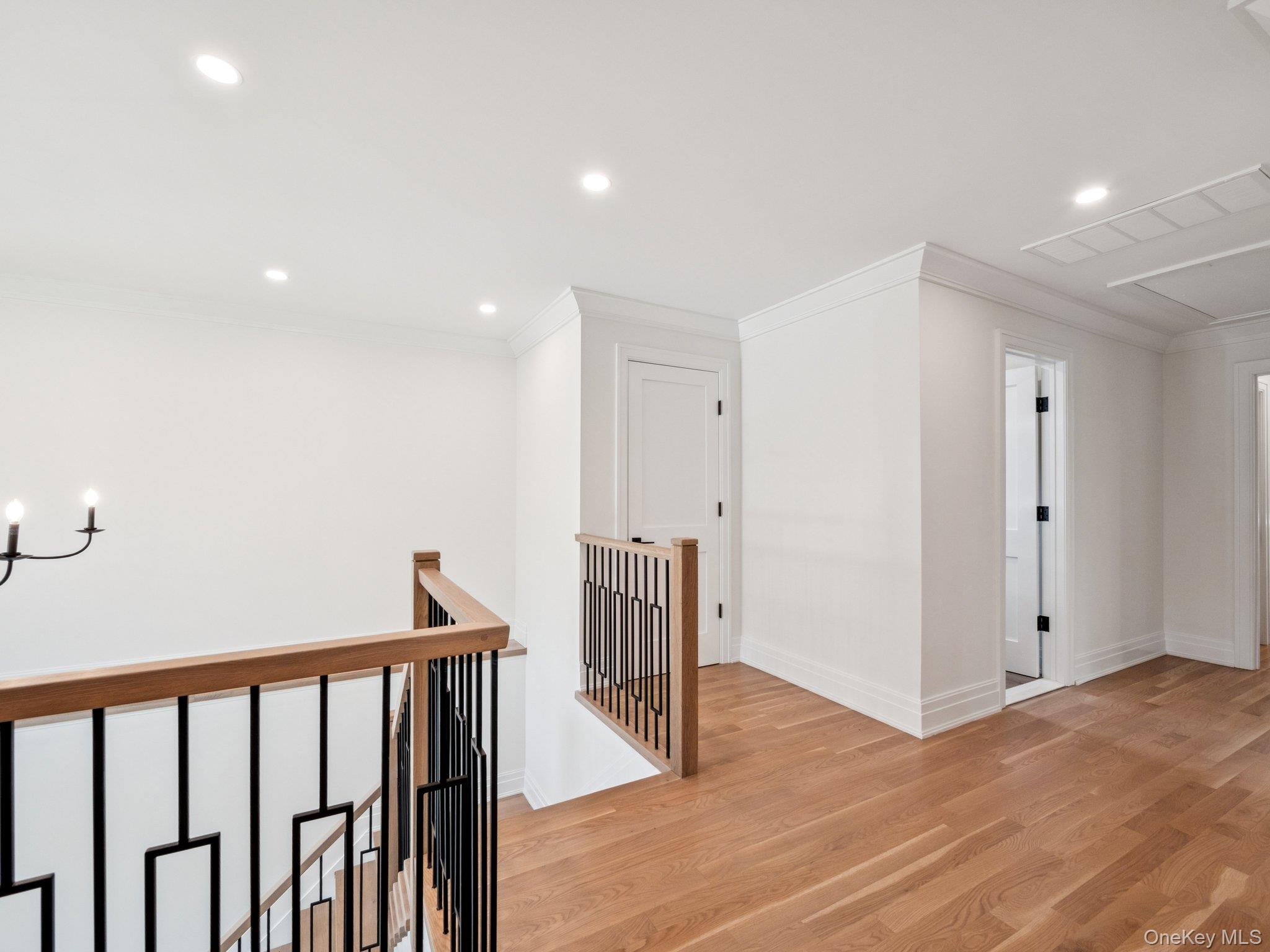 2 Arthur Place, Woodbury, NY 11797