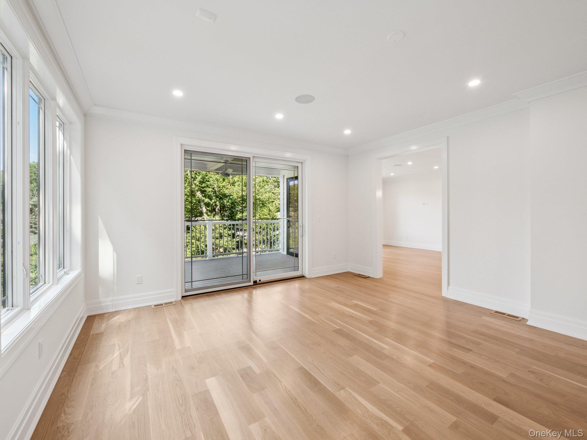 2 Arthur Place, Woodbury, NY 11797