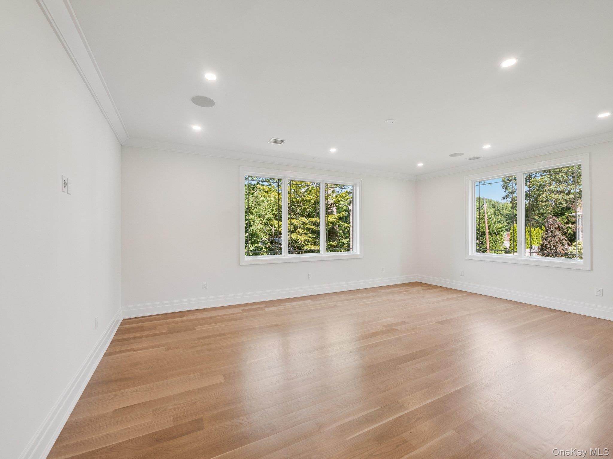 2 Arthur Place, Woodbury, NY 11797