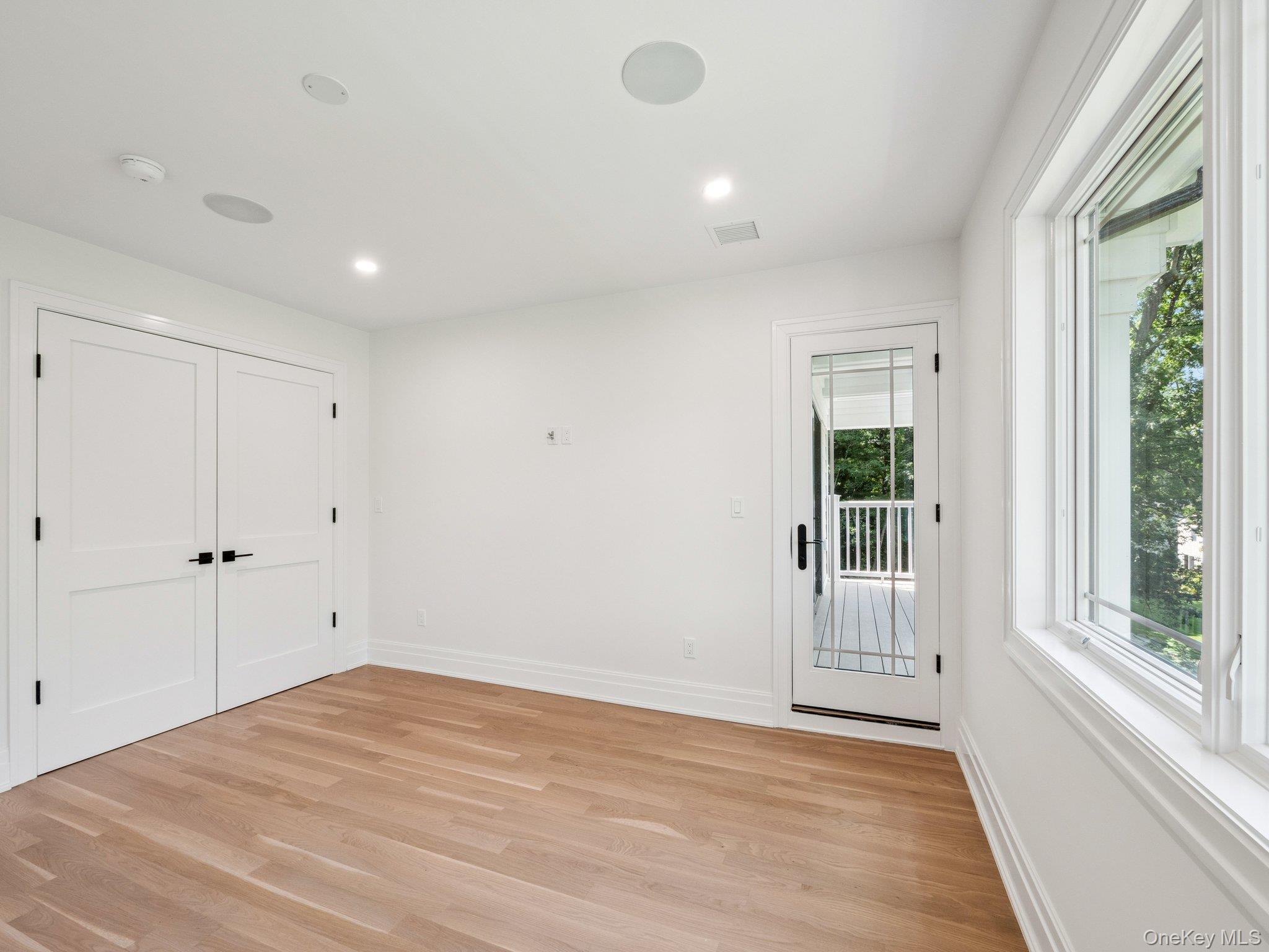 2 Arthur Place, Woodbury, NY 11797