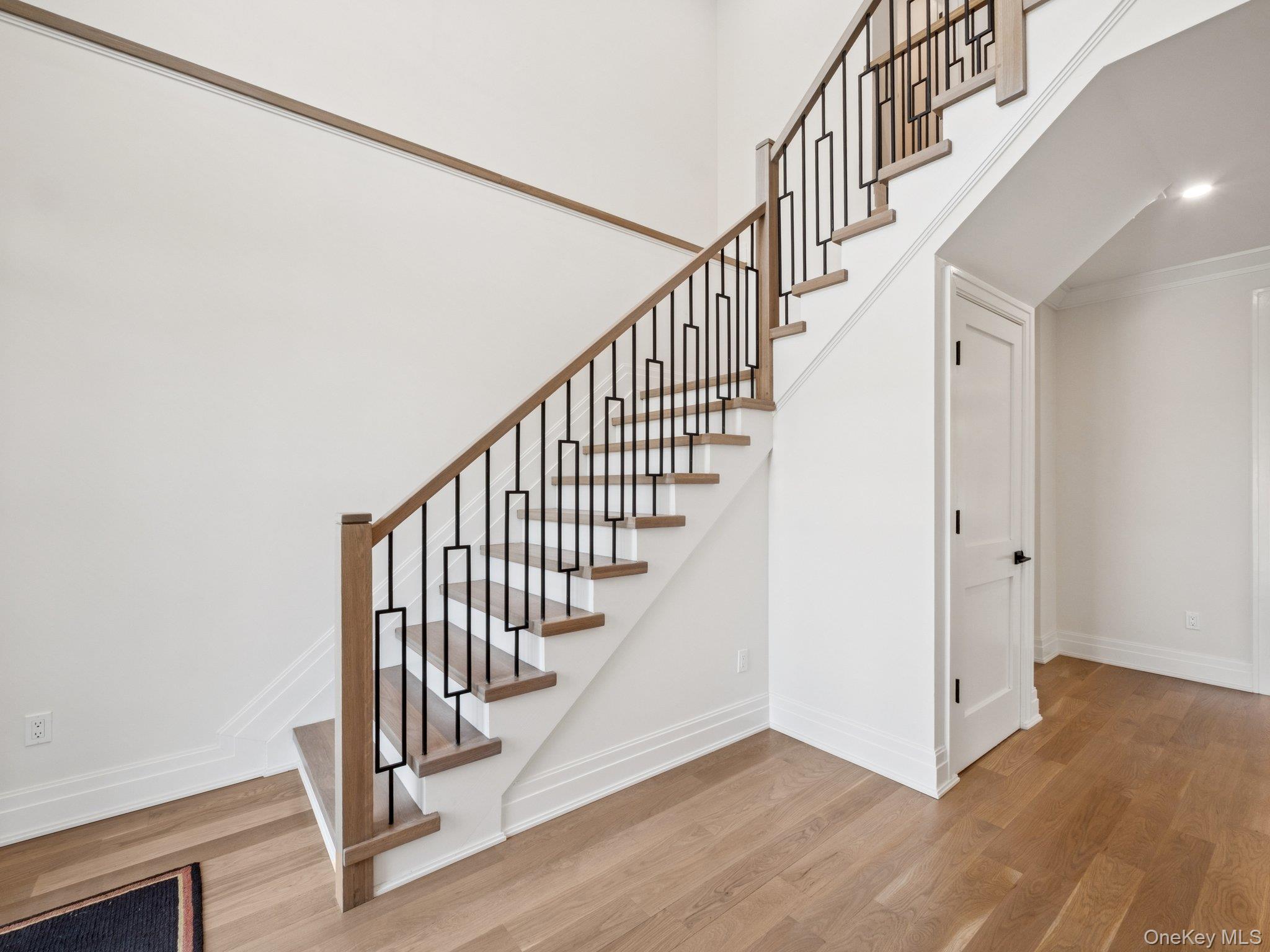 2 Arthur Place, Woodbury, NY 11797