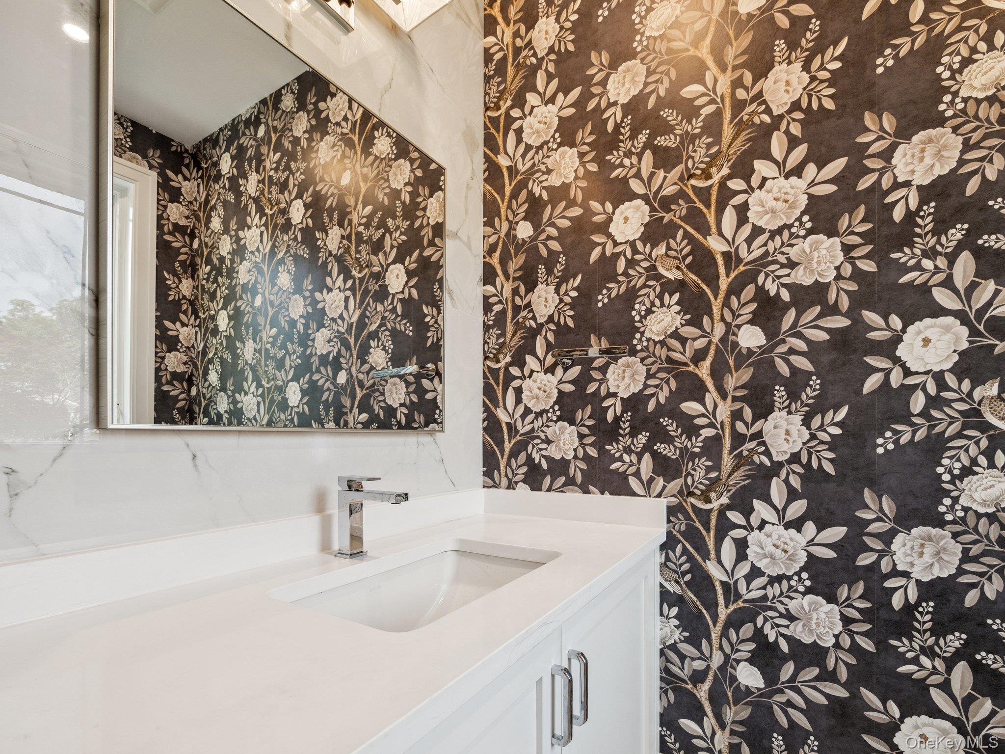 2 Arthur Place, Woodbury, NY 11797