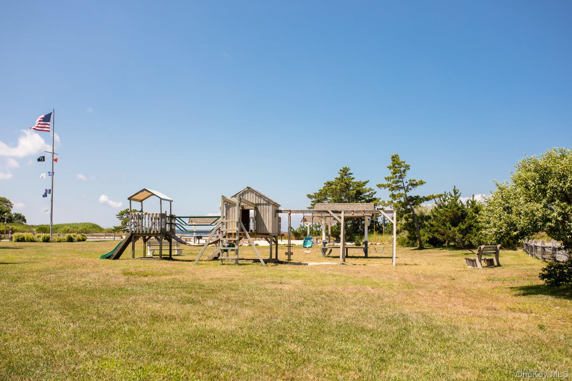 18 Norfolk Drive, Springs, NY 11937