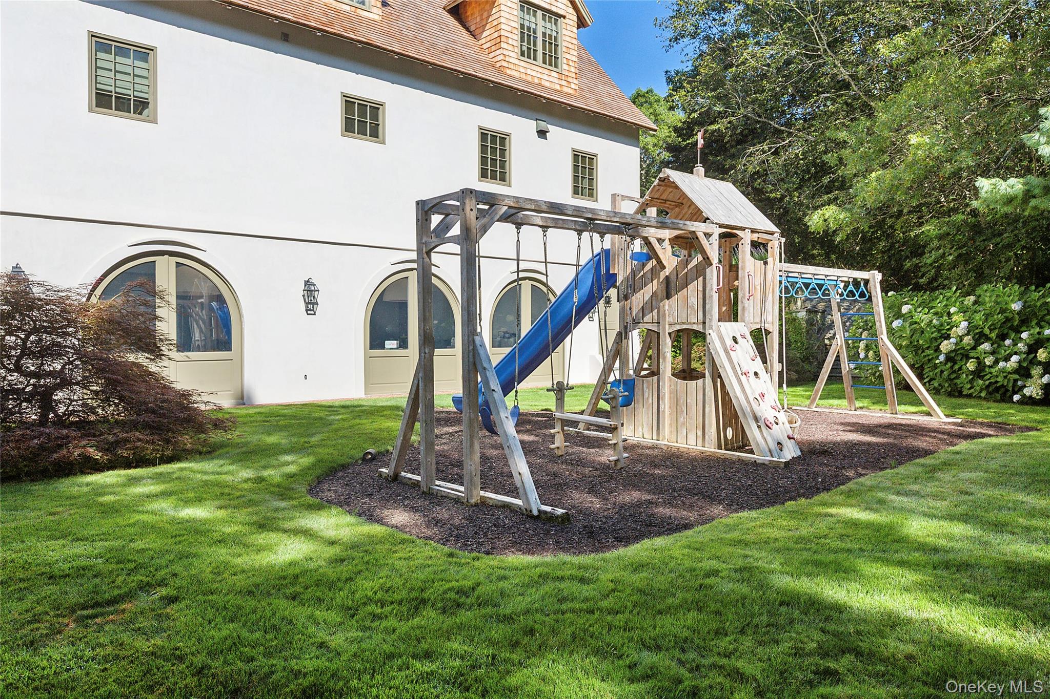 123 Abrahams Path, East Hampton, NY 11937