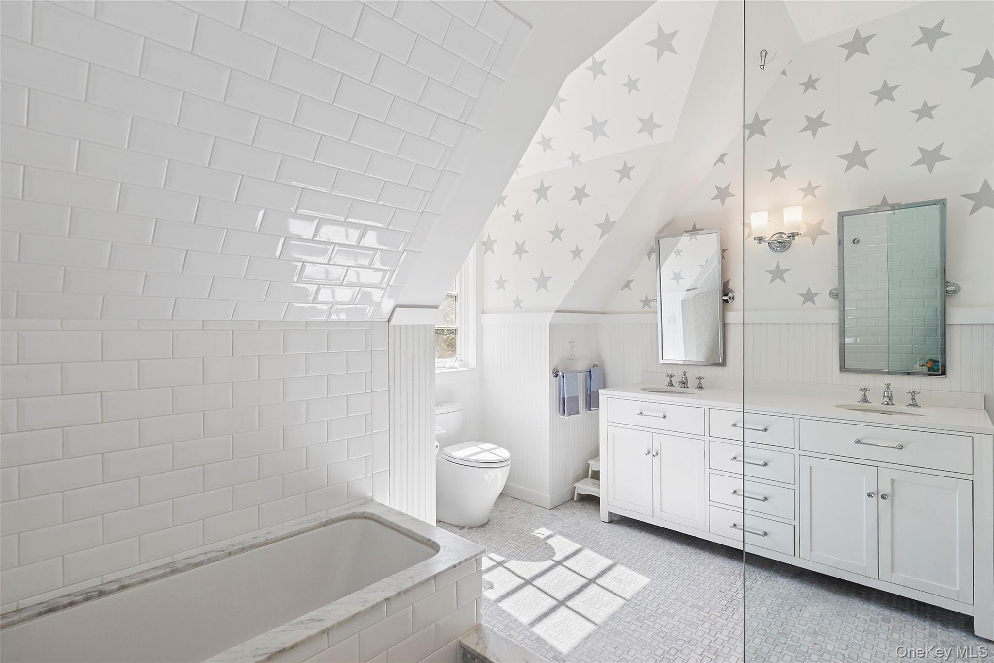 123 Abrahams Path, East Hampton, NY 11937